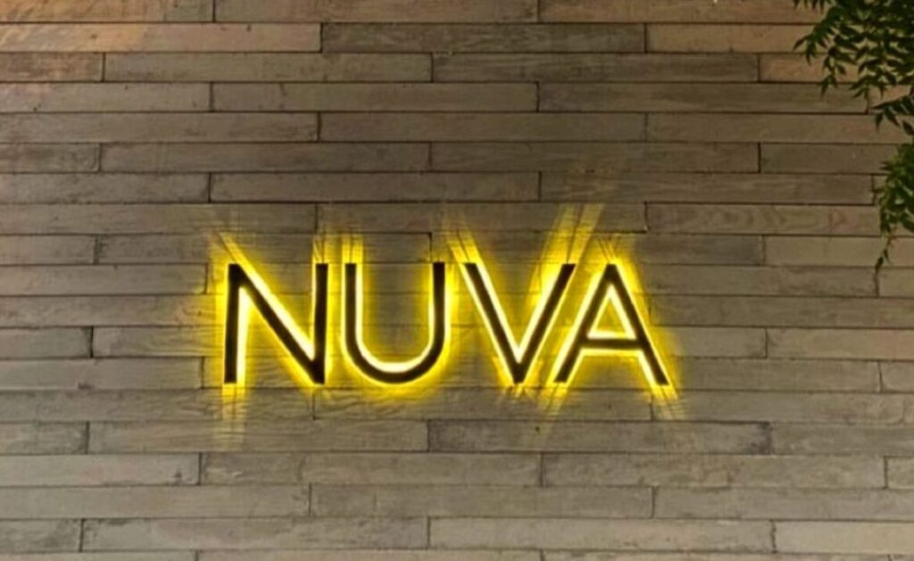 nuva letrero en acrilico con luz